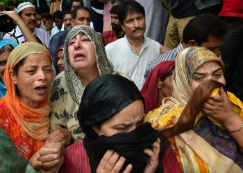 Kreeri: Relatives and family members of veteran journalist Shujaat Bukhari, wail during his funeral procession, at Kreeri in Baramulla district of North Kashmir, on Friday, June 15, 2018. Bukhari and his two PSOs were shot dead by gunmen soon after he boarded his car from his office in Press Enclave in Lal Chowk on June 14, 2018, in Srinagar. PTI Photo/ S. Irfan (PTI6_15_2018_000074B)