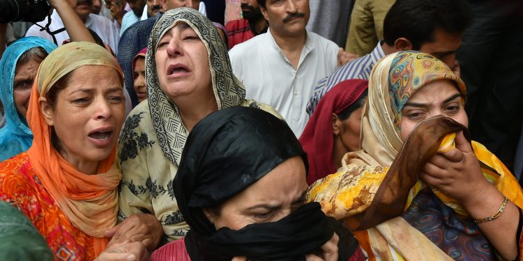 Kreeri: Relatives and family members of veteran journalist Shujaat Bukhari, wail during his funeral procession, at Kreeri in Baramulla district of North Kashmir, on Friday, June 15, 2018. Bukhari and his two PSOs were shot dead by gunmen soon after he boarded his car from his office in Press Enclave in Lal Chowk on June 14, 2018, in Srinagar. PTI Photo/ S. Irfan (PTI6_15_2018_000074B)