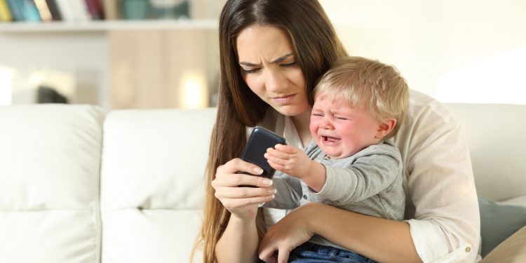 Mealtimes are not for cell phones