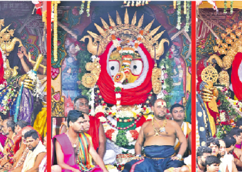 Lord Jagannath (right), Devi Subhadra (middle) and Lord Balabhadra adorned in gold jewellery during Suna Besa in Puri, Monday. 	OP PHOTO