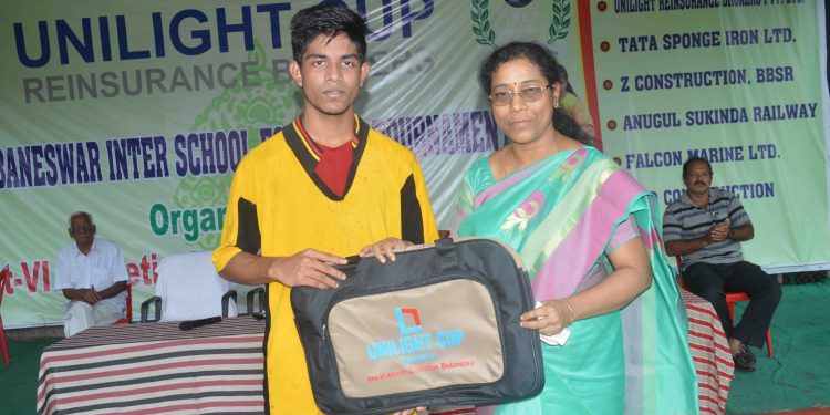 DAV, Pokhariput’s Priyam Patnaik receives the man of the match prize from the guest in Bhubaneswar, Tuesday 