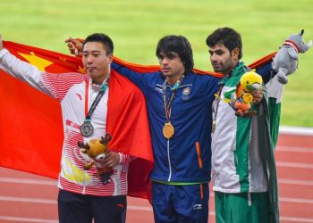 Pakistan's Arshad Nadeem (R) shares the podium Neeraj Chopra of India (C) and  Liu Qizhen of China during the medal ceremony at the Asian Games