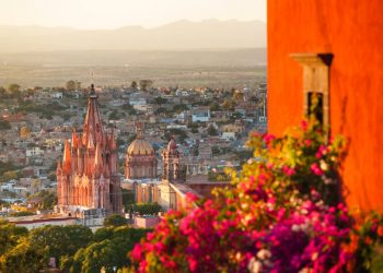 Overview of Parroquia de San Miguel Arcangel church.