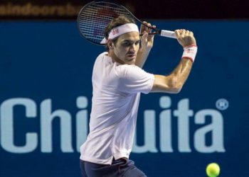 Caption

Roger Federer plays a shot against Gilles Simon in Basel, Friday