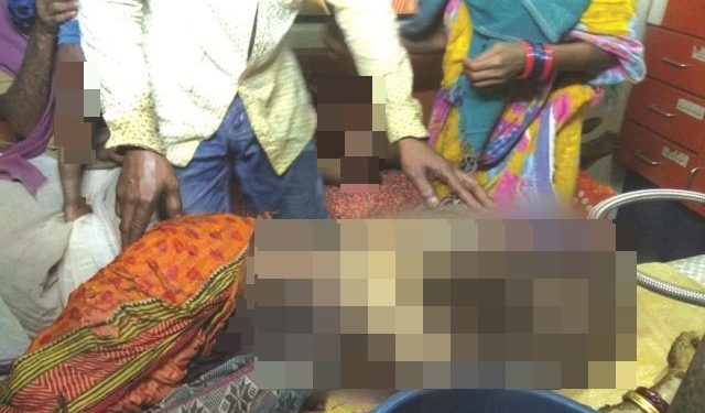 2 minor brothers set on fire by mother die