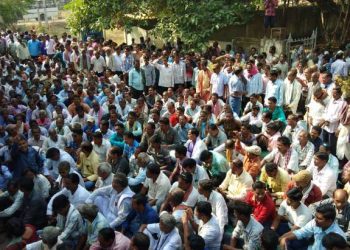 Farmers picket Bargarh collectorate