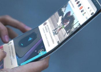 Samsung sets up 2019 innovation war with foldable smartphone