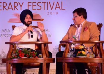 Sardar Singh interacts with moderator Arup Ghosh at ESLF, Saturday
