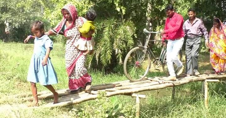 Villagers risk lives on rickety bamboo bridge