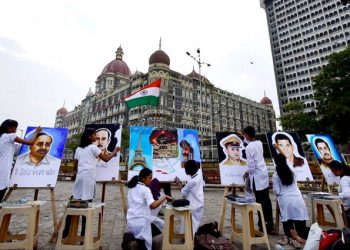 Children paint tribute for the Mumbai attacks on the 10th anniversary. (PTI)