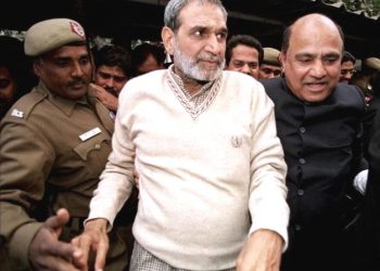 Sajjan Kumar is being taken into custody