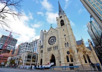 Priests arrive at the Holy Name Cathedral for the installation Mass of Archbishop Blase J. Cupich in Chicago, Illinois, USA, 18 November 2014. Cupich become the ninth Archbishop of Chicago succeeding retiring Cardinal Francis George (Agencies)