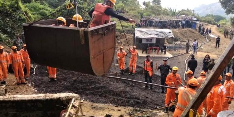 Indian Navy and (NDRF) officials Monday resumed their operation to trace and rescue 15 miners trapped inside an illegal coal mine.