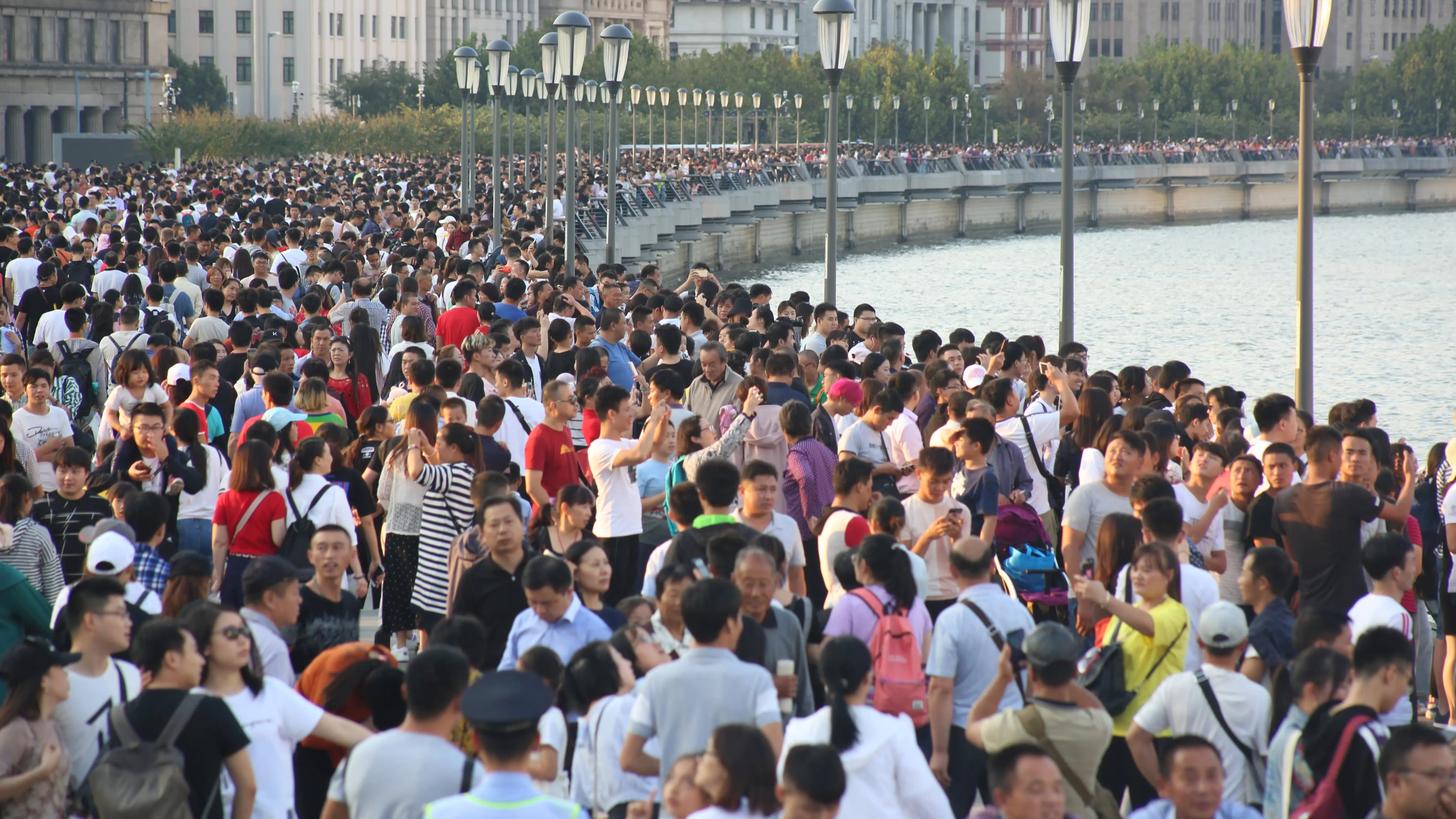 Население китая 2024г. Шанхай перенаселение. Шанхай население 2021. Пекин Китай население. Население Китая 2023.