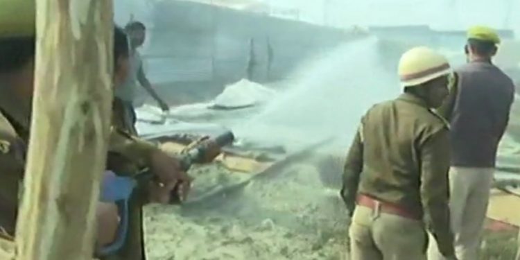 Fire breaks out at Kumbh Mela camp in Prayagraj; no casualties reported after suspected cylinder blast (TWITTER)