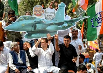 Congress president Rahul Gandhi led a protest outside the CBI headquarters in New Delhi