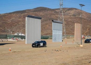 Us-mexico-border-wall prototypes (REUTERS)