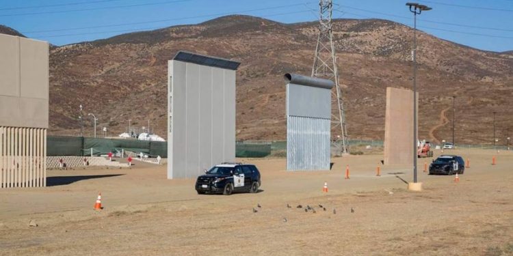 Us-mexico-border-wall prototypes (REUTERS)