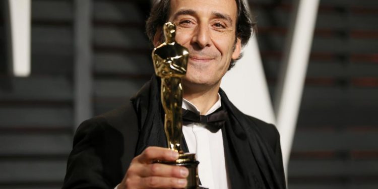 Composer Alexandre Desplat holds his award at the 2015 Oscars. (Reuters)