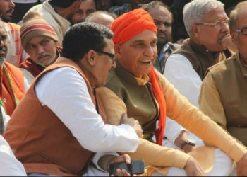 Union Minister Satyapal Singh (R) wears a big smile on his face as he listens to a party worker during Ajay Kumar’s cremation in Meerut, Tuesday