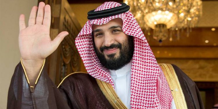 FILE PHOTO: Saudi Deputy Crown Prince Mohammed bin Salman waves as he meets with Philippine President Rodrigo Duterte in Riyadh, Saudi Arabia, April 11, 2017. Bandar Algaloud/Courtesy of Saudi Royal Court/Handout/File Photo via REUTERS ATTENTION EDITORS - THIS PICTURE WAS PROVIDED BY A THIRD PARTY.