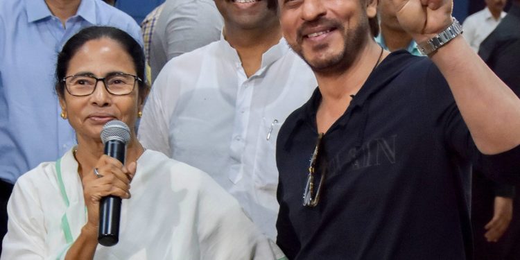 Shah Rukh Khan meets Mamata Banerjee in Kolkata