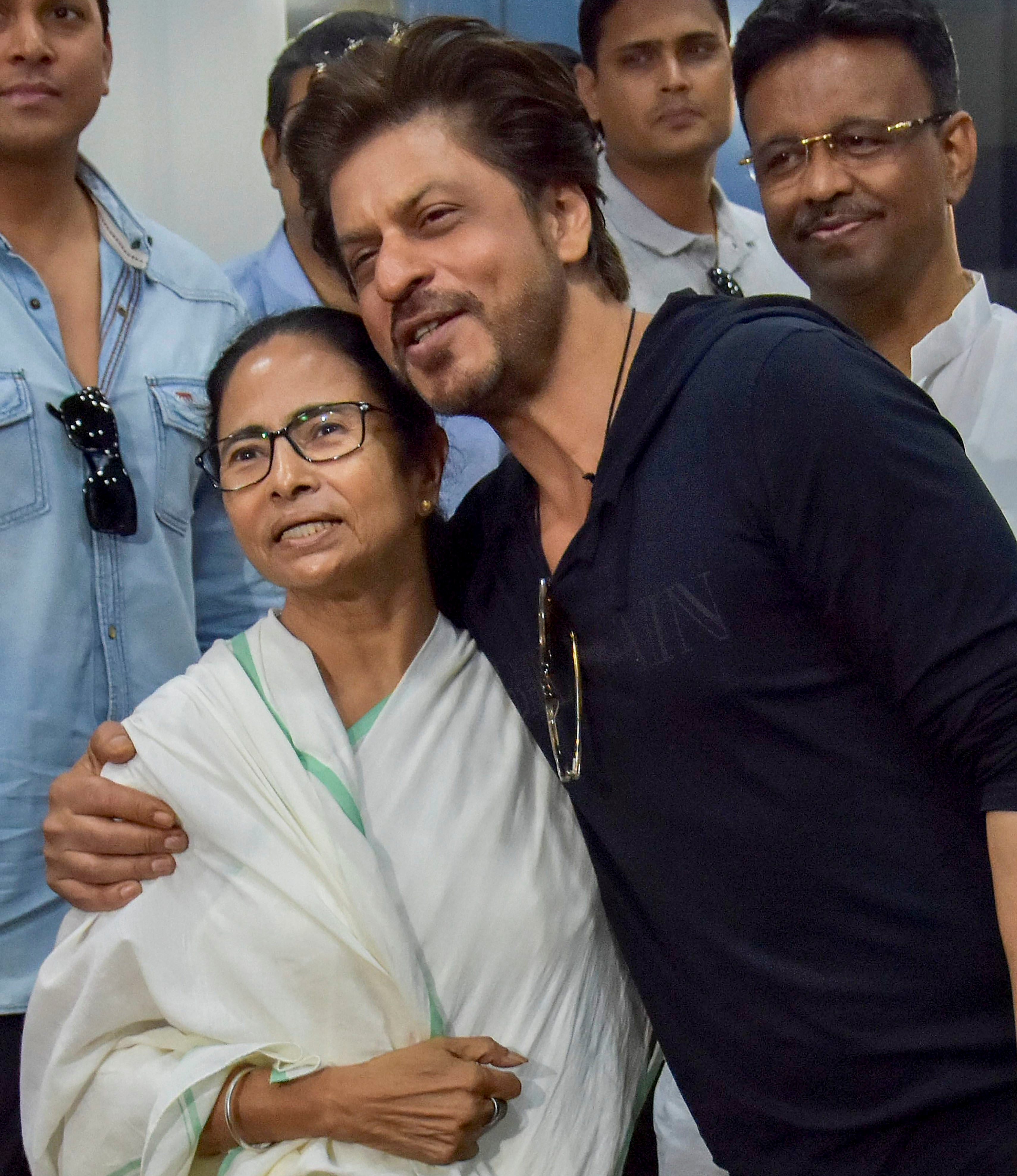 Shah Rukh Khan meets Mamata Banerjee in Kolkata