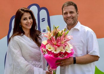 New Delhi: Congress President Rahul Gandhi greets Bollywood actor Urmila Matondkar as she joins Congress Party, in New Delhi, Wednesday, March 27, 2019. (Twitter Photo/PTI)