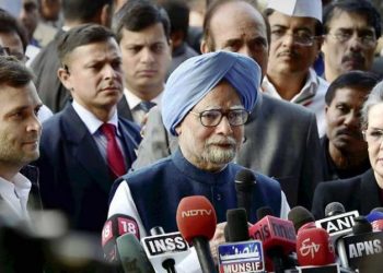 Former Prime Minister Manmohan Singh with Congress president Rahul Gandhi and Chairperson Sonia Gandhi and. (PTI)