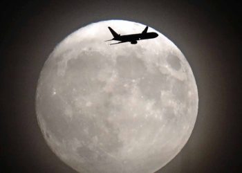 The 'supermoon' in west London.
 (AFP)