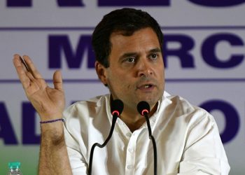 Rahul says that Modi has gifted Anil Ambani the Rafale deal and had looted Rs 30,000 crore of public money.