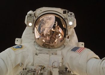 Spacesuit issue stalls NASA all-woman spacewalk