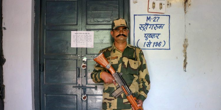 Ajmer: A security jawan guards outside a strongroom where EVMs are kept, at a distribution centre, on the eve of the 4th phase of Lok Sabha elections in Ajmer, Sunday, April 28, 2019. (PTI Photo)    (PTI4_28_2019_000061B) *** Local Caption ***