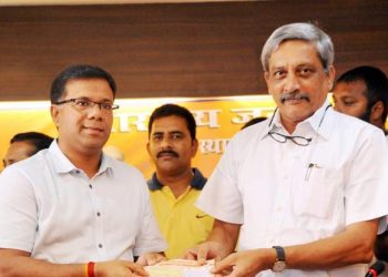 Vishwajit Rane (left) with the late Manohar Parrikar, former Chief Minister of Goa.