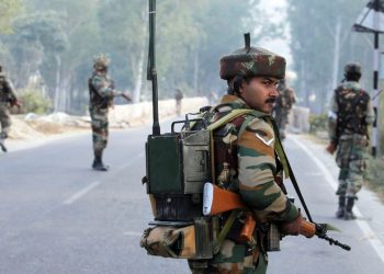 The soldiers were booked under sections of Ranbir Penal Code (RPC) for voluntarily causing hurt and wrongful restrain at the Qazigund police station. (Image: Representational/PTI)