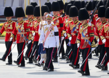 Thailand's King Maha Vajiralongkorn (C) attends the procession to transfer the royal relics and ashes of Thailand's late King Bhumibol Adulyadej from the crematorium to the Grand Palace in Bangkok, Thailand, October 27, 2017