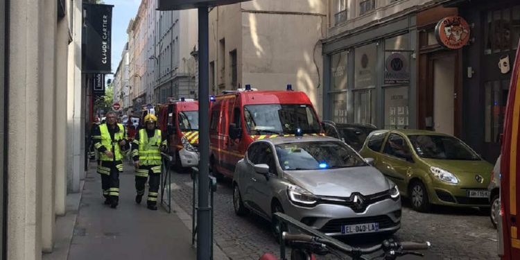 At least 8 injured in explosion in French city