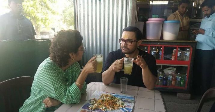 Aamir enjoys sugarcane juice at dhaba with wife Kiran