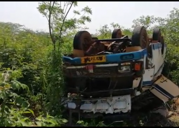 15 members of wedding party hurt in road mishap