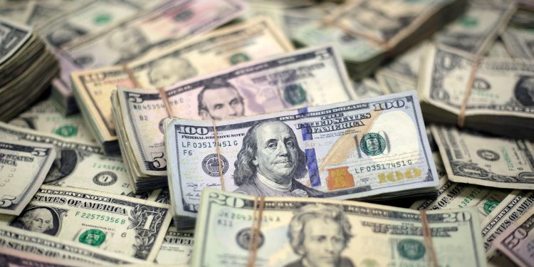 US dollar rises amid falling British pound