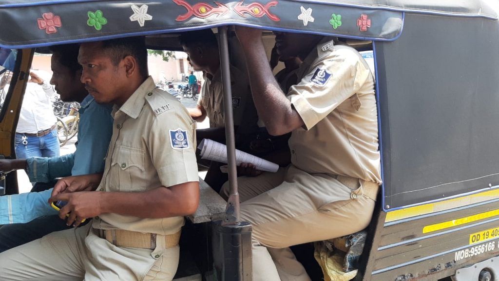 Angul: Auto rickshaws used to ferry Uts