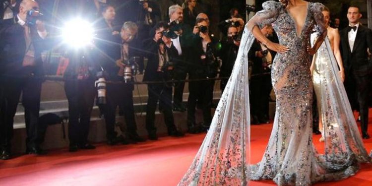 Hina Khan makes debut at Cannes