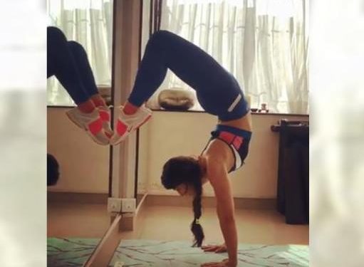 Jacqueline Fernandez’s handstand video goes viral