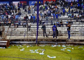 Representatives of fans associations of six IPL franchises will hold a round table conference in Hyderabad, leading to the signing of 'Hyderabad Declaration' on plastic waste management at sports venues.