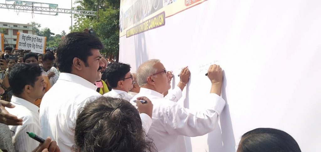 Signature campaign against child labour in Silk City