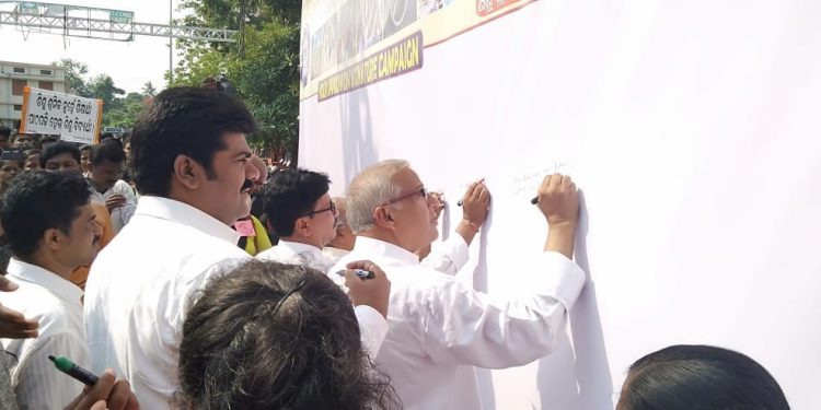 Signature campaign against child labour in Silk City