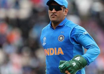 The ‘Balidaan Badge’ or the Army insignia was spotted on Dhoni's gloves.