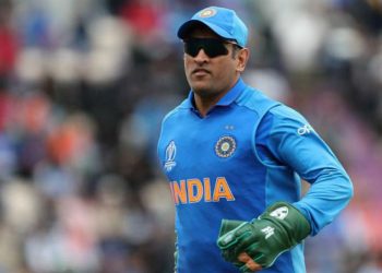 Dhoni's gloves sported the ‘Balidan badge’ of the parachute regiment's special force during India's opening world cup match against South Africa in Southampton in England May 5.