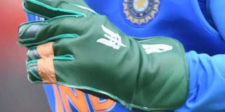 During India's opening World Cup game against South Africa in Southampton, Dhoni's green keeping gloves had a dagger logo embossed, which looked more like an Army insignia.