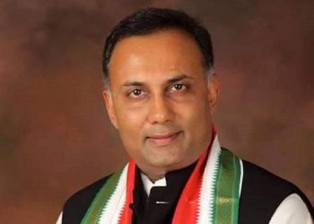 State unit chief Dinesh Gundu Rao and Working President Easwar Khandre have been spared.